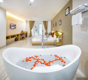 Luxury Room, 1 King Bed | Bathroom | Deep soaking tub, rainfall showerhead, free toiletries, hair dryer - Gibson Hotel Nha Trang (Nha Trang)