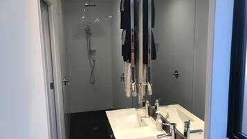 Separate tub and shower, deep soaking tub, free toiletries, hair dryer