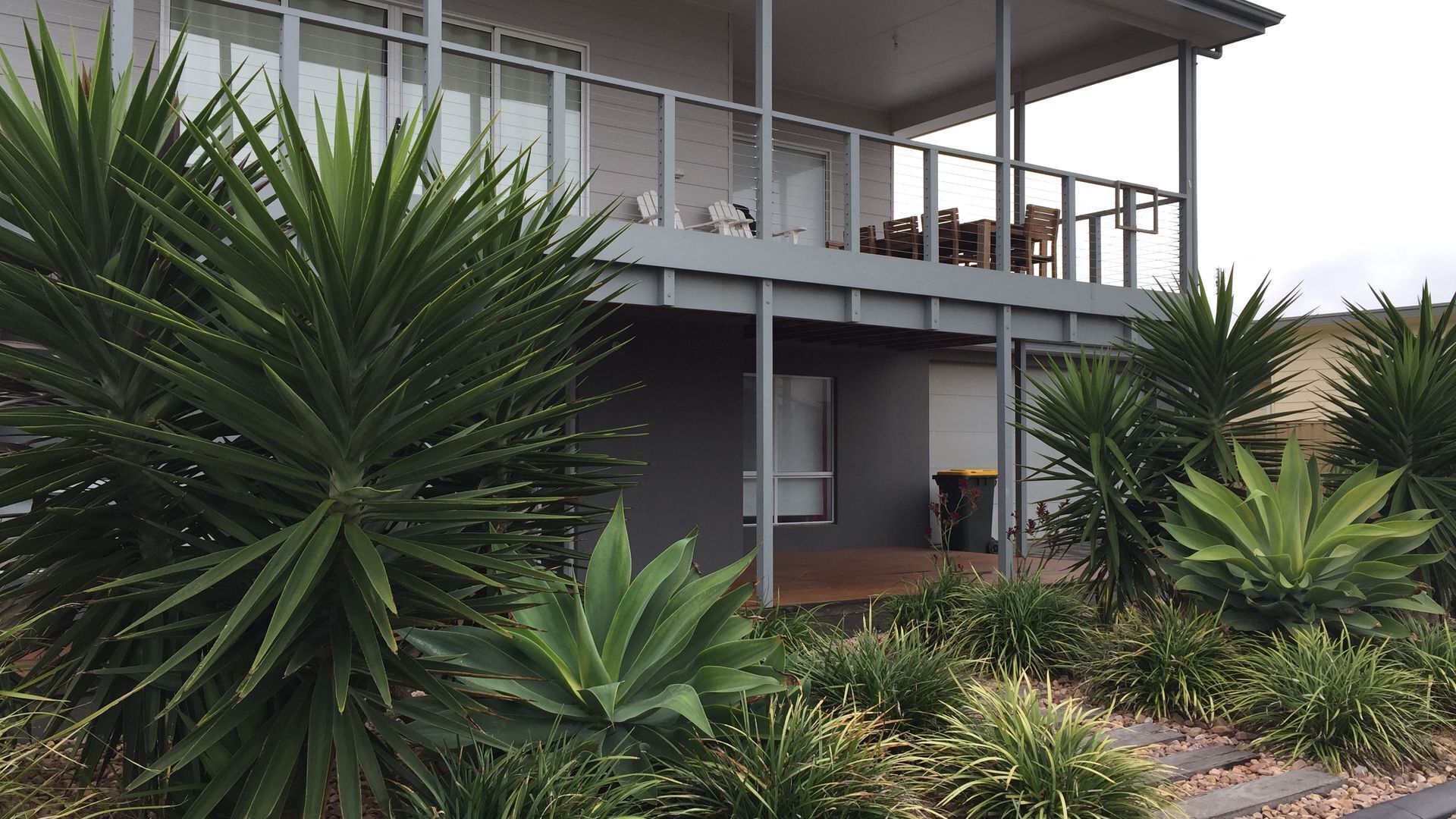 St Ives at Pt Hughes - A contemporary take on the \"Beach House\" for up to x10. — image 2