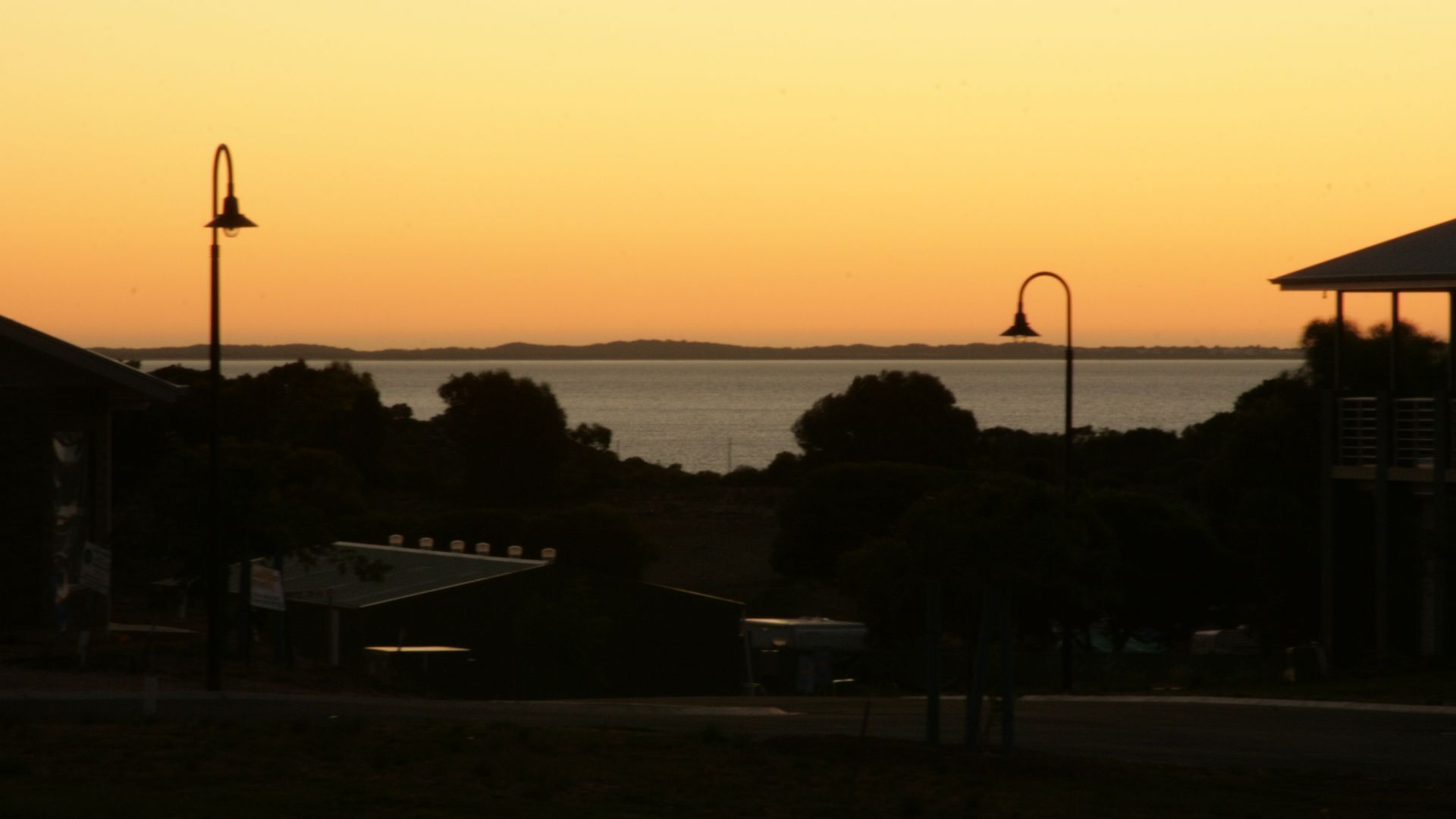 St Ives at Pt Hughes - A contemporary take on the \"Beach House\" for up to x10. — image 4