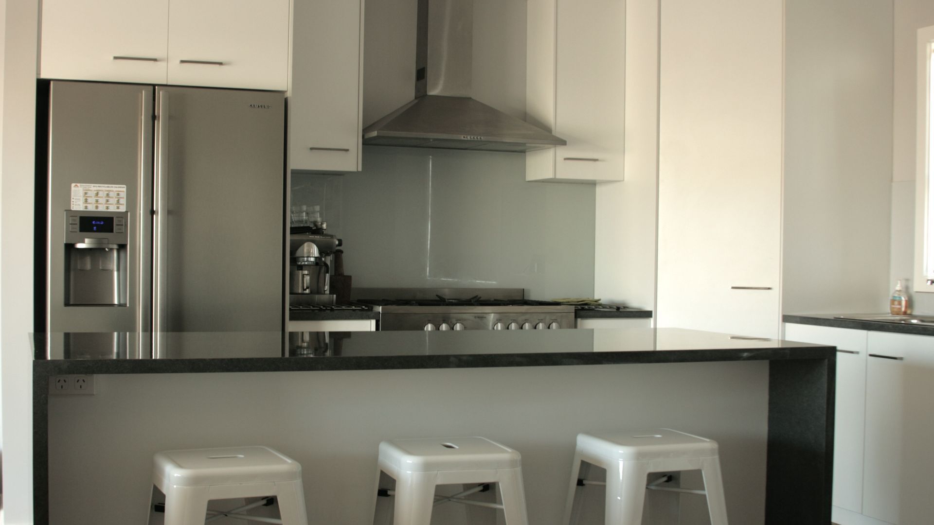 St Ives at Pt Hughes - A contemporary take on the \"Beach House\" for up to x10. — image 5