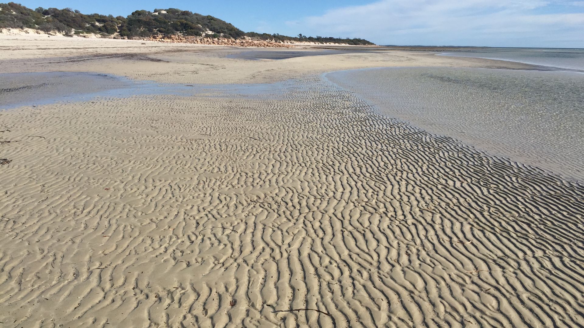 St Ives at Pt Hughes - A contemporary take on the \"Beach House\" for up to x10. — image 17