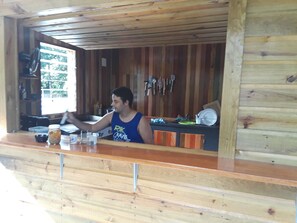 Fridge, oven, stovetop, coffee/tea maker - Set in the jungle, Ginger Lily is a self catering 1 bedroom cabin featuring A/C (Unitedville)