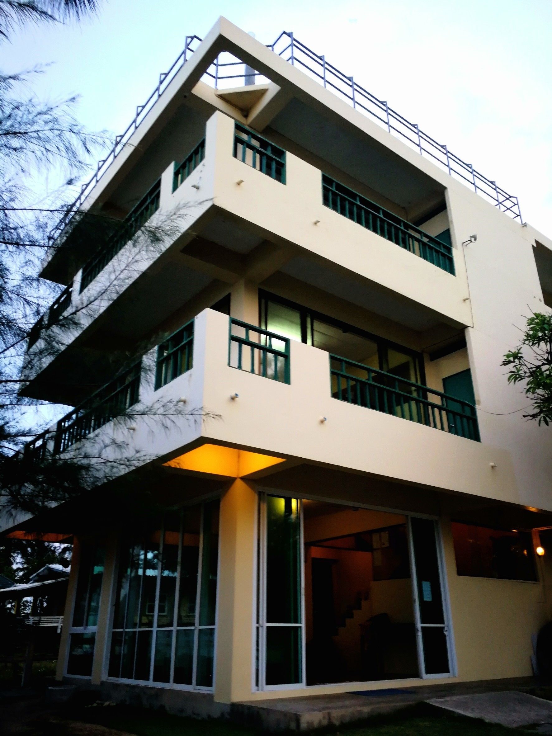 المنشأة من الخارج