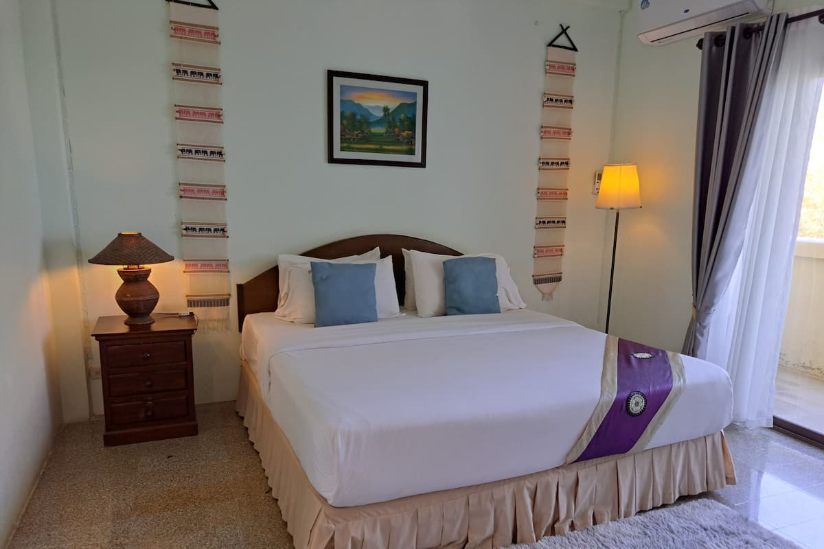 Standard Room | Minibar, blackout drapes, rollaway beds, free WiFi