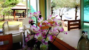 Ảnh chưa phân loại, 2 trong số 56 ảnh, nút