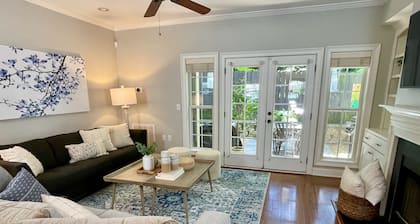 Walk to Main St & Falls Park, 2 bedroom Townhouse with 2 parking spots