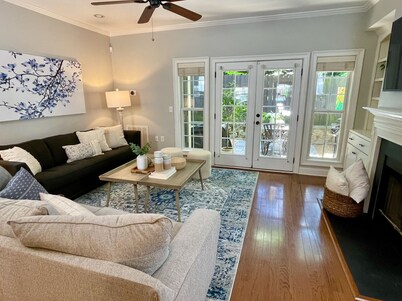 Walk to Main St & Falls Park, 2 bedroom Townhouse with 2 parking spots