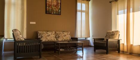 Villa estándar, 3 habitaciones | Área de sala de estar