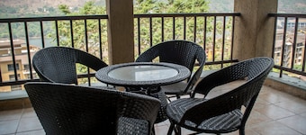 4BHK by Tripvillas Holiday Homes