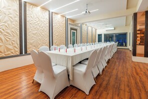 Meeting facility - Treebo Westview (Umargam)