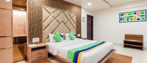 Premium-huone | 1 makuuhuone, tallelokero huoneessa, työpöytä, pimennysverhot