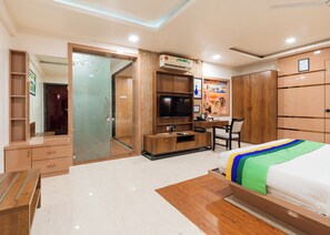 Premium kamer | 1 slaapkamer, een kluis op de kamer, een bureau