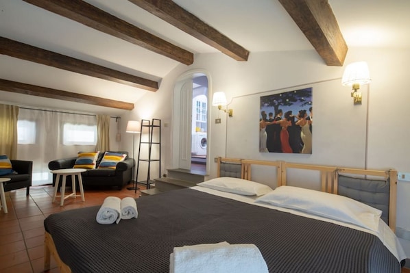 3 bedrooms, soundproofing, iron/ironing board, WiFi