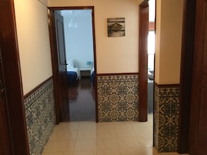 2 habitaciones, tabla de planchar con plancha, wifi y ropa de cama 
