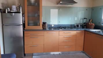 Refrigerador, horno, placa de cocina, lavavajillas