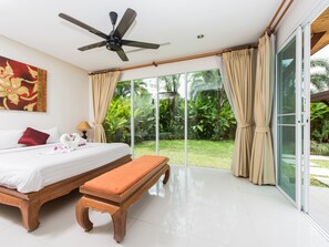 In-room safe, desk, blackout curtains, free WiFi - Kiara Villa (Thep Kasattri)