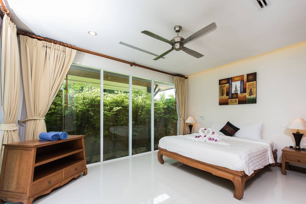 In-room safe, desk, blackout curtains, free WiFi