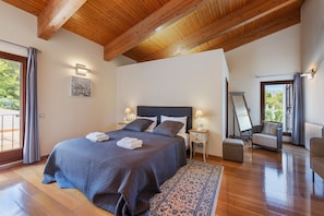 5 slaapkamers, een strijkplank/strijkijzer, gratis wifi