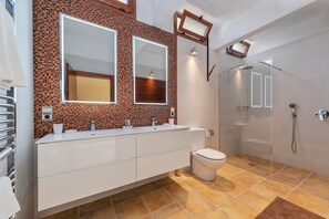 Bathtub, hair dryer, towels