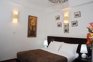 In-room safe, desk, iron/ironing board