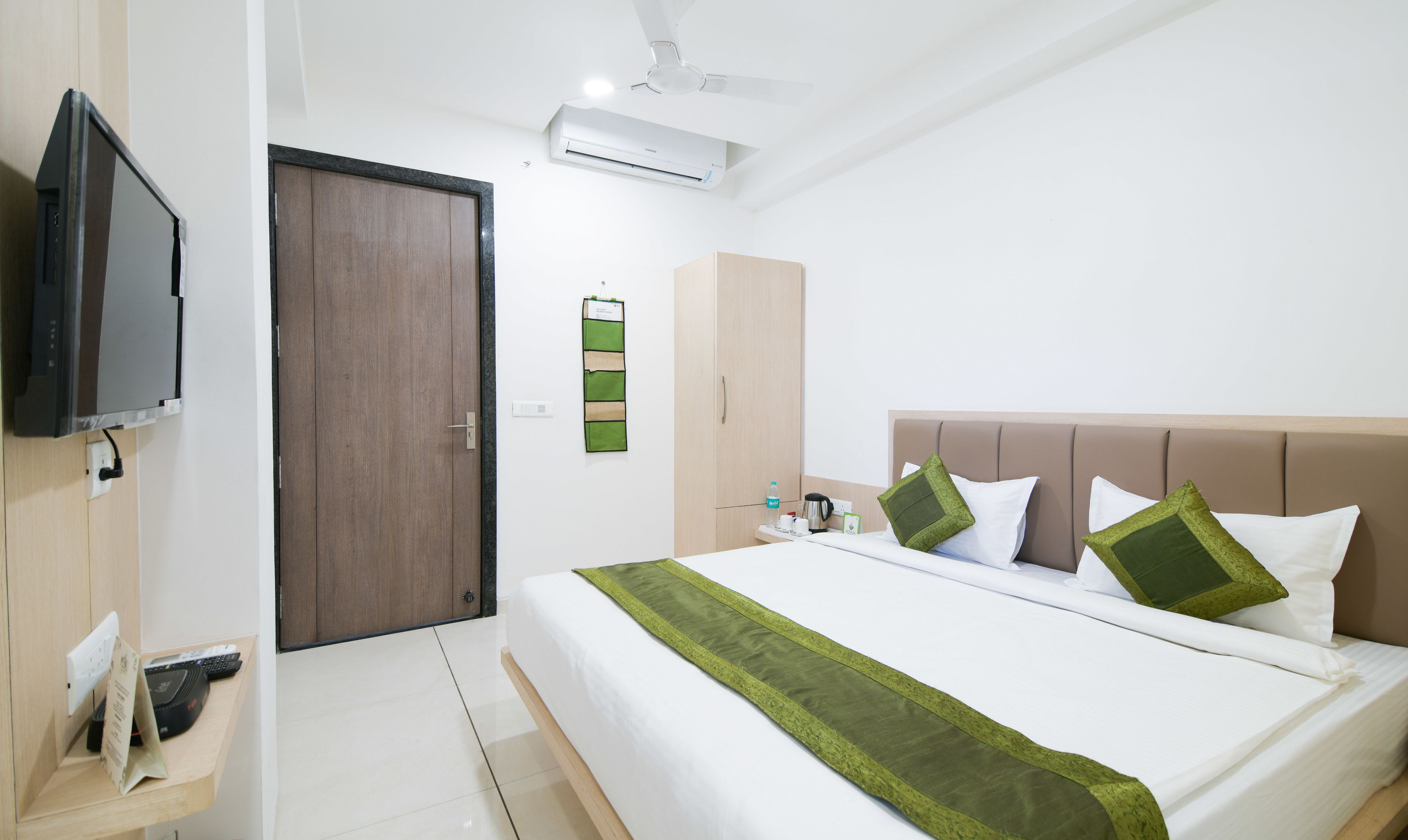 standard room, smoking | iron/ironing board, rollaway beds, free wifi