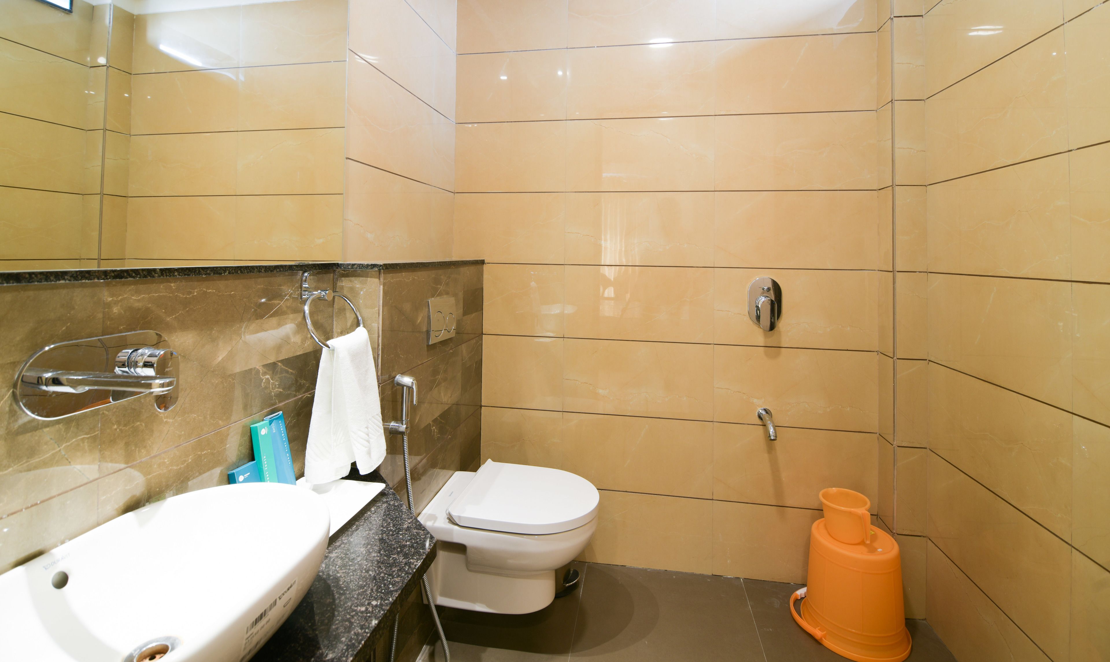 deluxe room, smoking | bathroom | shower, free toiletries, towels