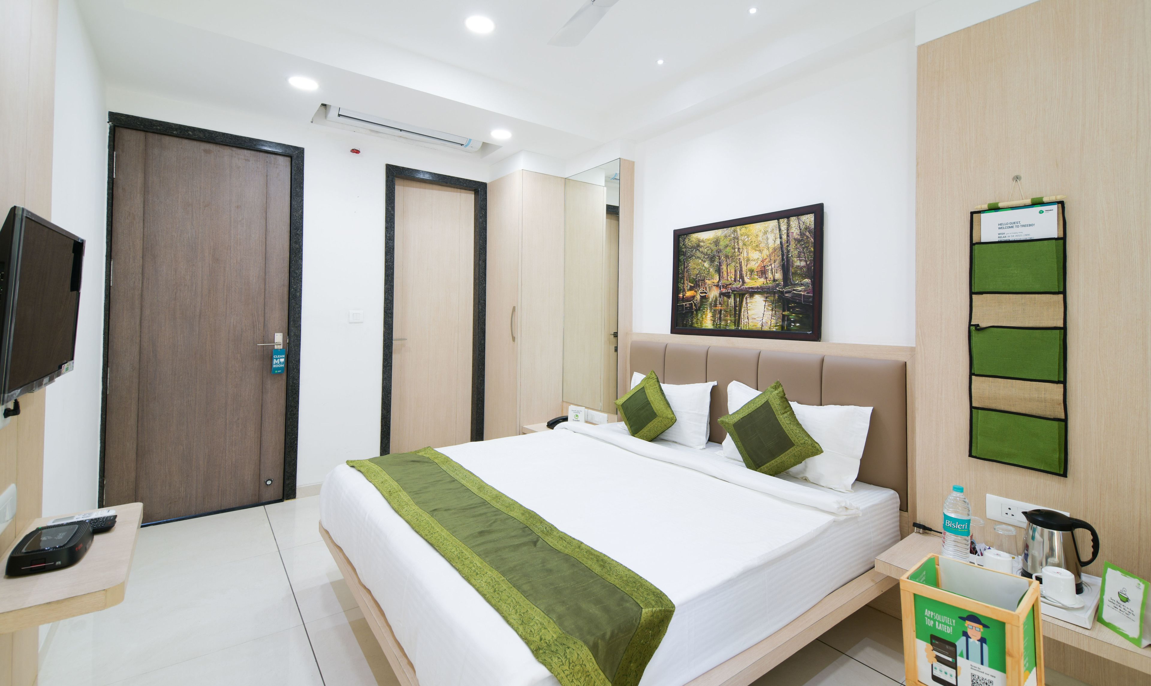 deluxe room, smoking | iron/ironing board, rollaway beds, free wifi