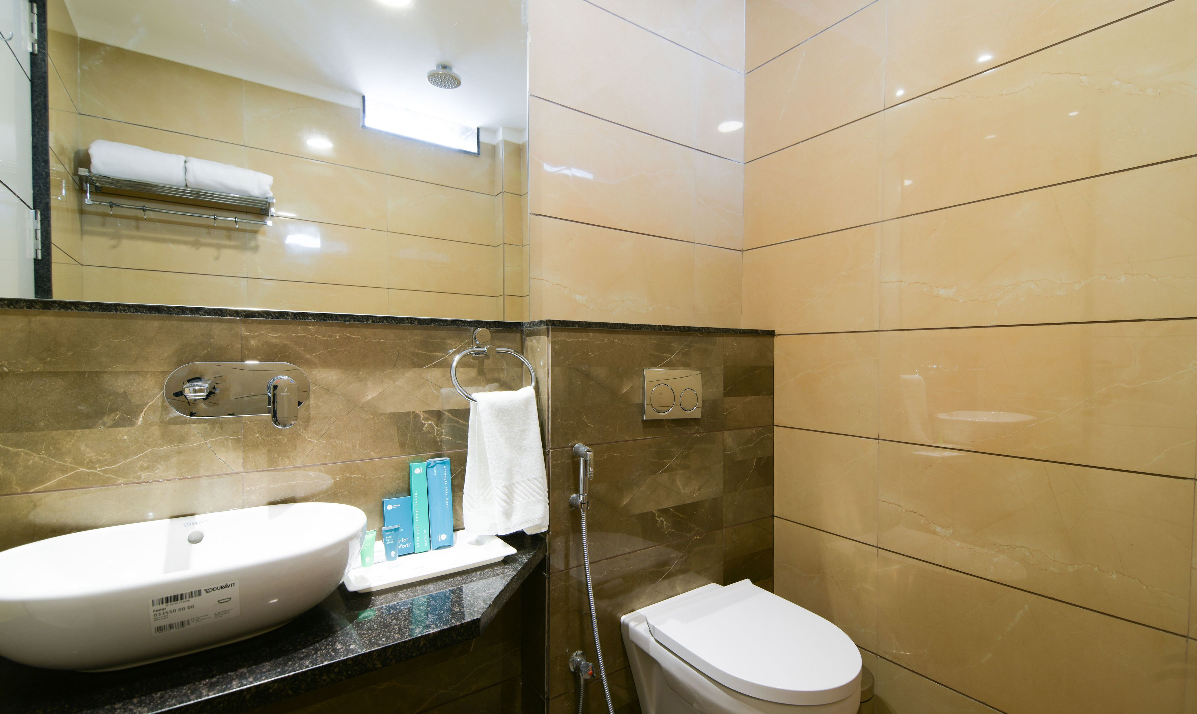 deluxe room, smoking | bathroom | shower, free toiletries, towels