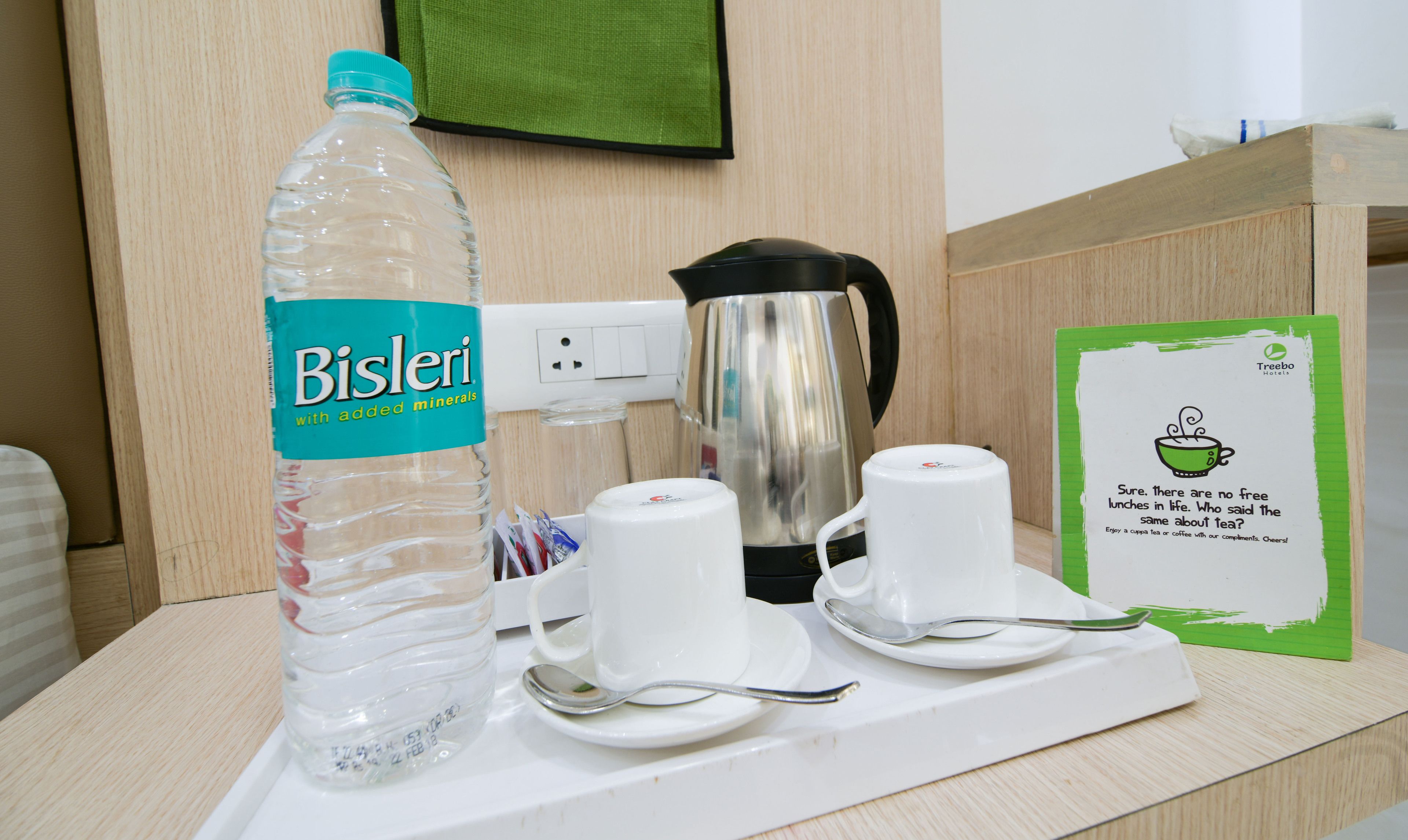 deluxe room, smoking | room service – dining