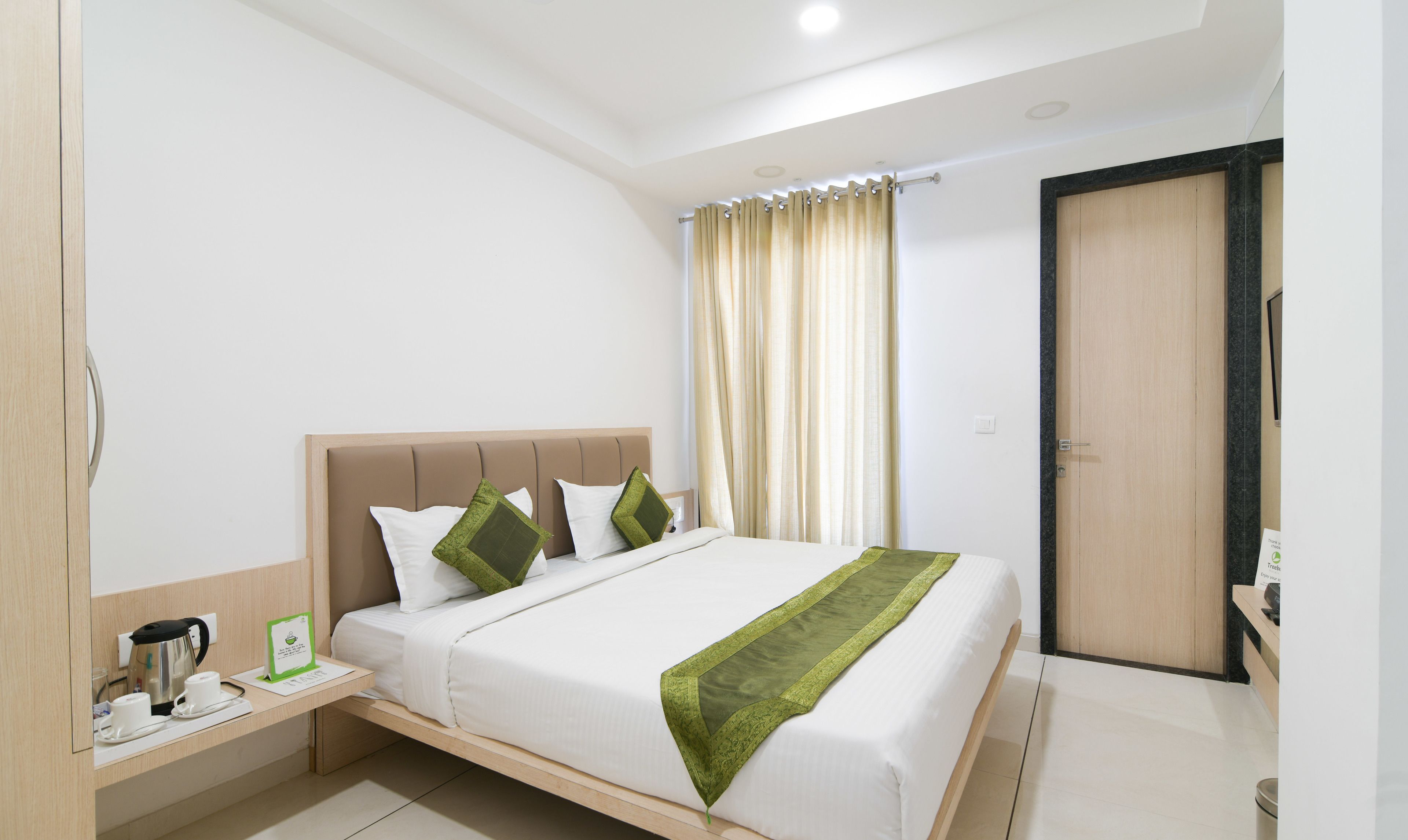 standard room, smoking | iron/ironing board, rollaway beds, free wifi