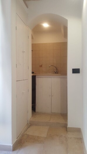 Dutxa, assecador de cabells, tovalloles i sabó 