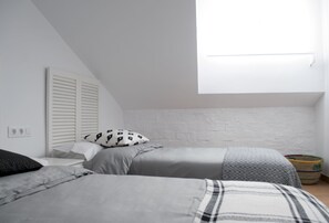 2 chambres, chambres insonorisées, fer et planche à repasser