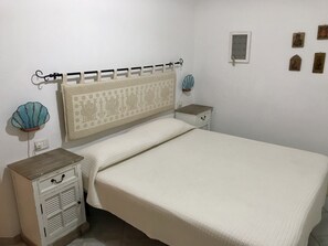 1 chambre, fer et planche à repasser, Wi-Fi gratuit, draps fournis