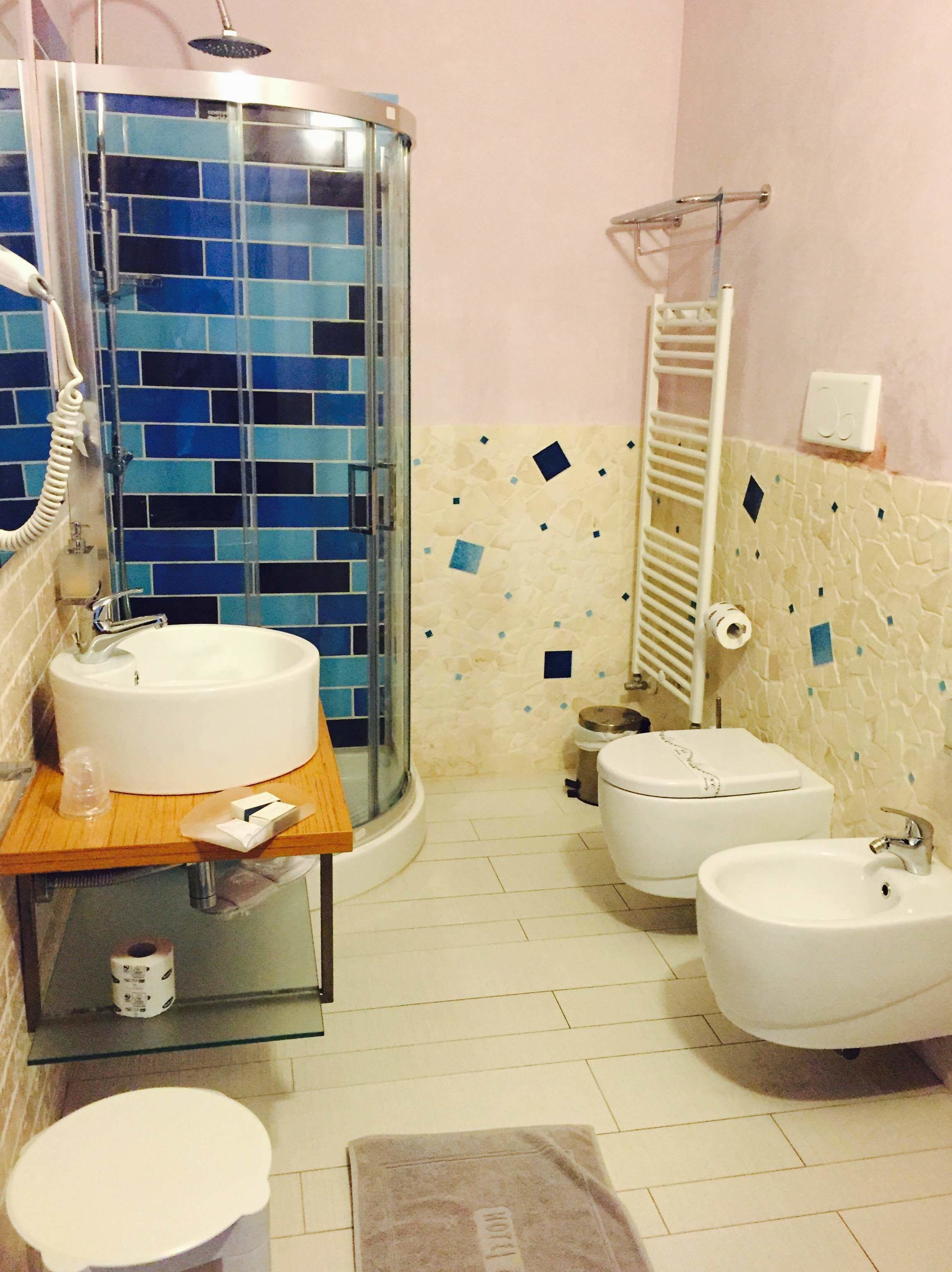 junior suite | minibar, in-room safe, desk, soundproofing