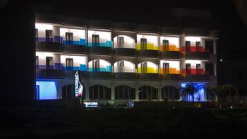 Fassade der Unterkunft â Abend/Nacht