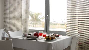 TĂ€gliches inbegriffenes kontinentales FrĂŒhstĂŒck