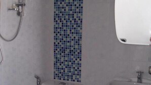 A bathroom with a toilet, a sink, and a shower. - Eskimo Resort (Phetchabun)