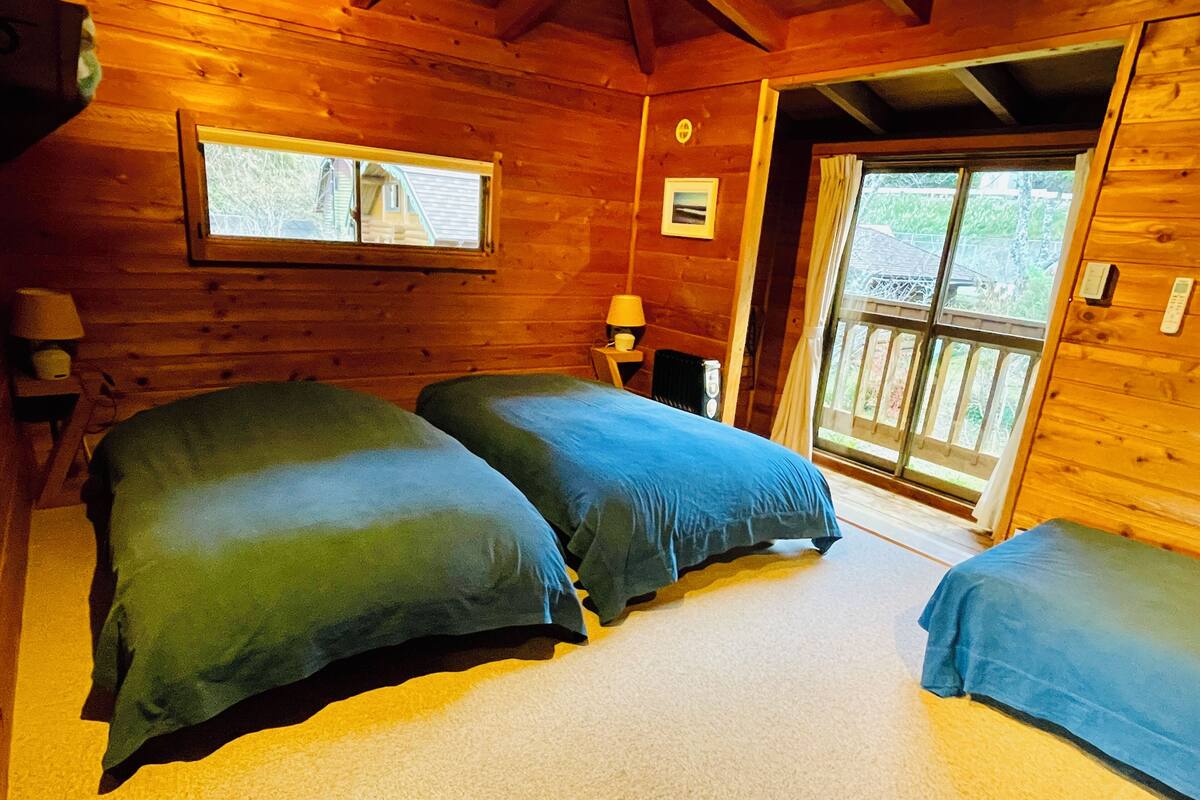 1 bedroom, desk, WiFi (free), bed sheets