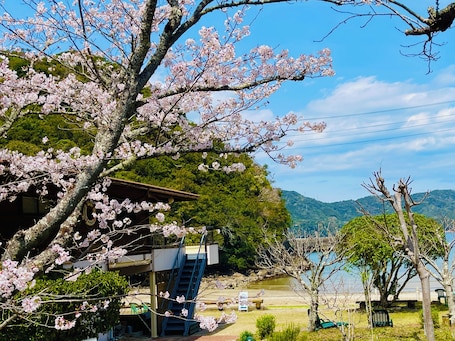 Playa privada. Pension Shishikui