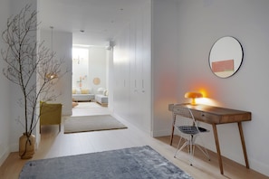 A modern room with a desk, chair, and a mirror on the wall. - La Dolce Vita by FeelFree Rentals (San Sebastián)