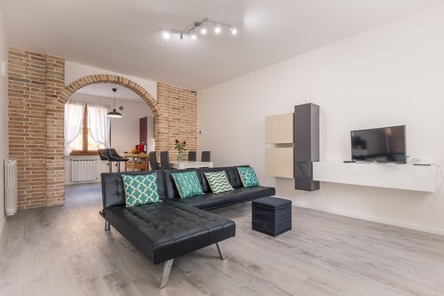 Three-level Terraced House in Montegrotto Terme, with private garden