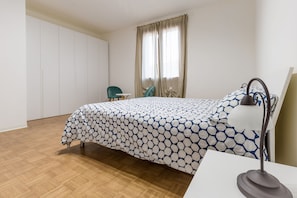2 habitaciones, tabla de planchar con plancha, wifi y ropa de cama 