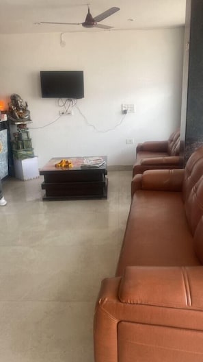 Flat-screen TV - Hotel Avalon Palace (New Delhi)