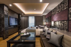 Suite, fumadors | Cobrellits, escriptori, cortines opaques i habitacions insonoritzades 
