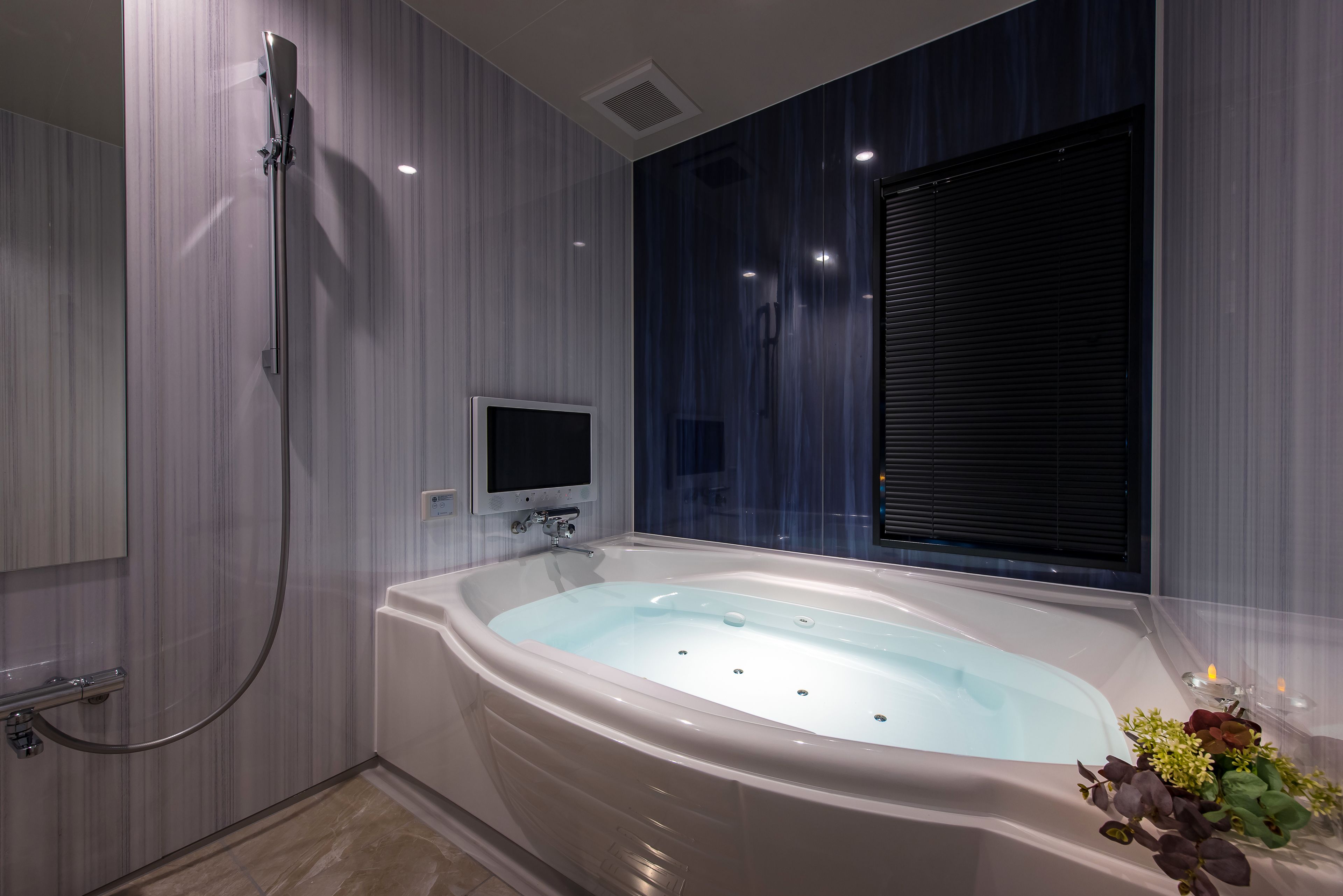royal double room, smoking | bathroom | separate bathtub and shower, jetted bath, free toiletries, hair dryer