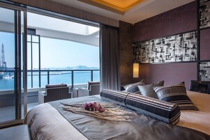 スイート ルーム 喫煙可 | 羽毛の掛け布団、デスク、遮光カーテン、防音設備