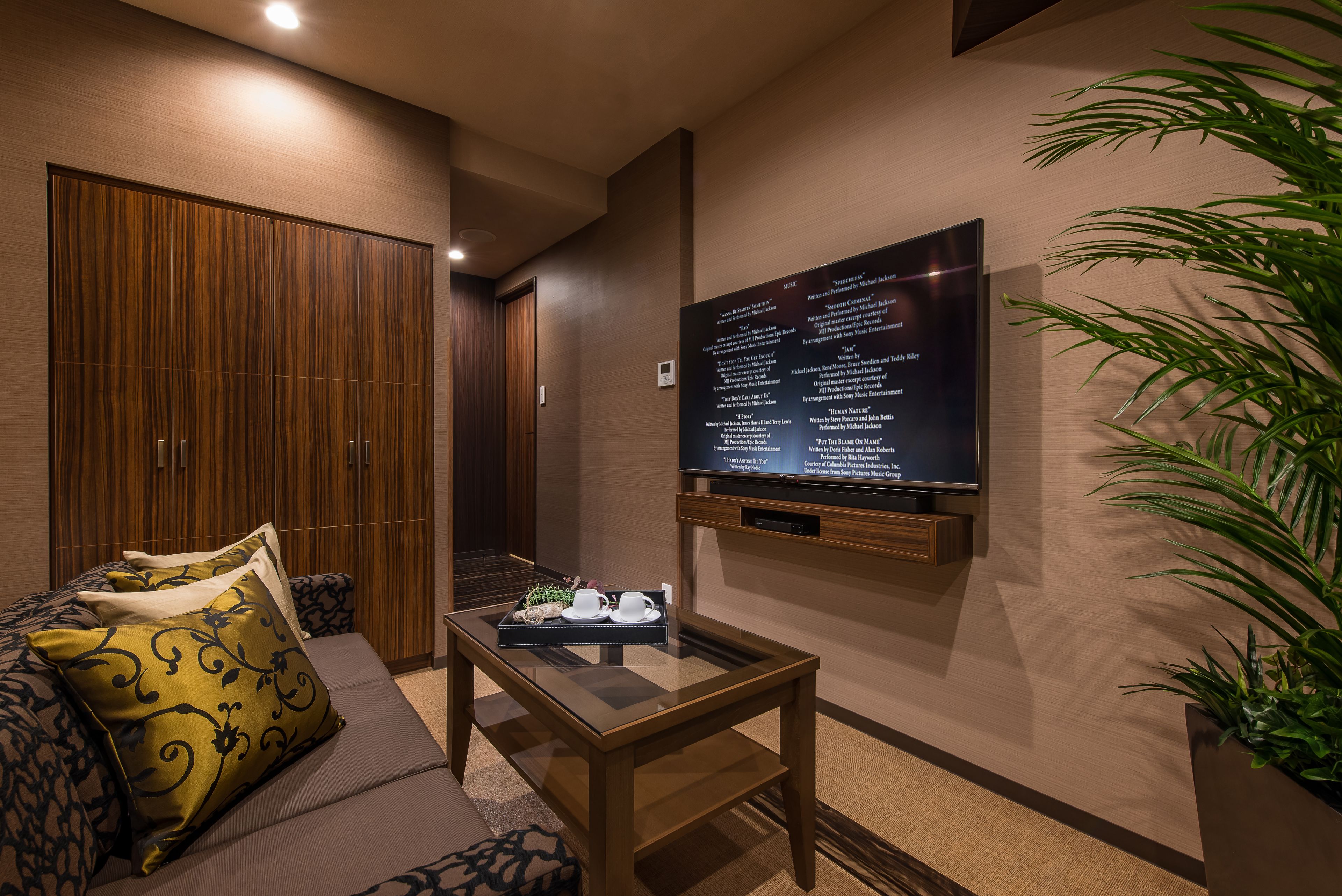 deluxe double room, smoking | in-room dining