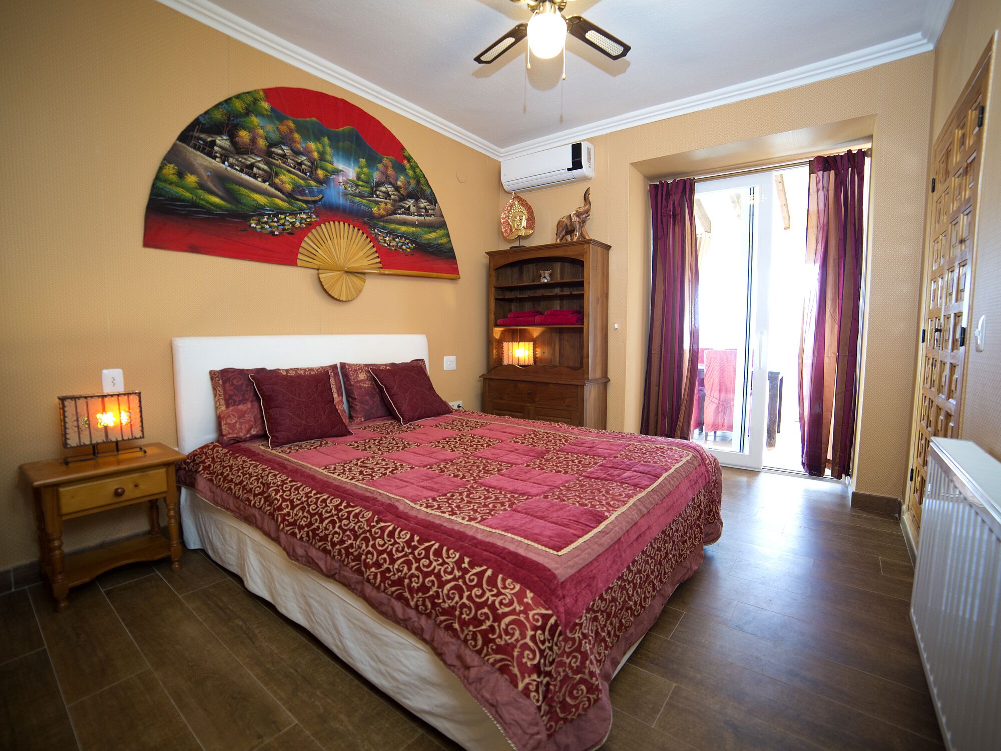 5 habitaciones, caja de seguridad en la habitación y escritorio 