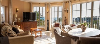 Superb villa for 10p, seaview, private pool,airco, jacuzzi, pooltable